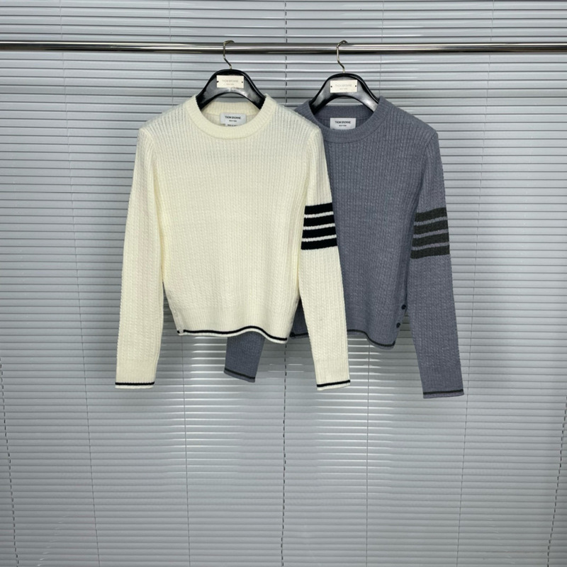 Factory Direct Sale Tb Autumn and Winter College Style New Classic Four-Stripe Cable Knit Crew Neck Sweater Simple and Versatile