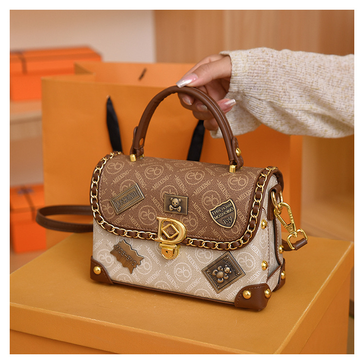 Live Supply neue 2023 Sommer neue europäische und amerikanische Retro-Abzeichen Damen-Umhängetasche tragbare Internet-Promi-Hot-Style-Damentasche_voghion.com