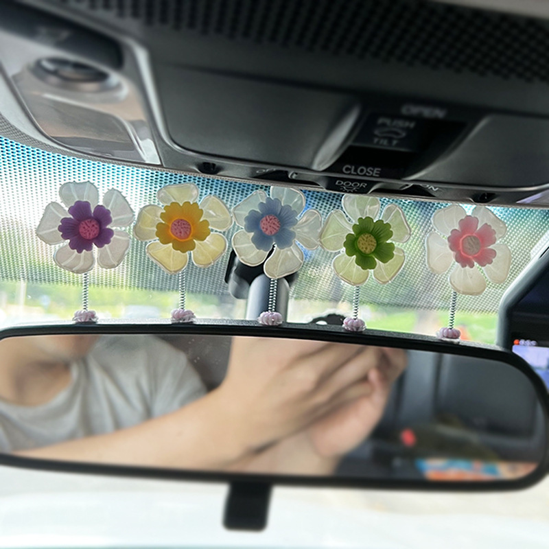 Coche sacudiendo la cabeza, pequeños pétalos, adornos, tablero, interior del coche, lindo conejito, accesorios para el coche, rojo