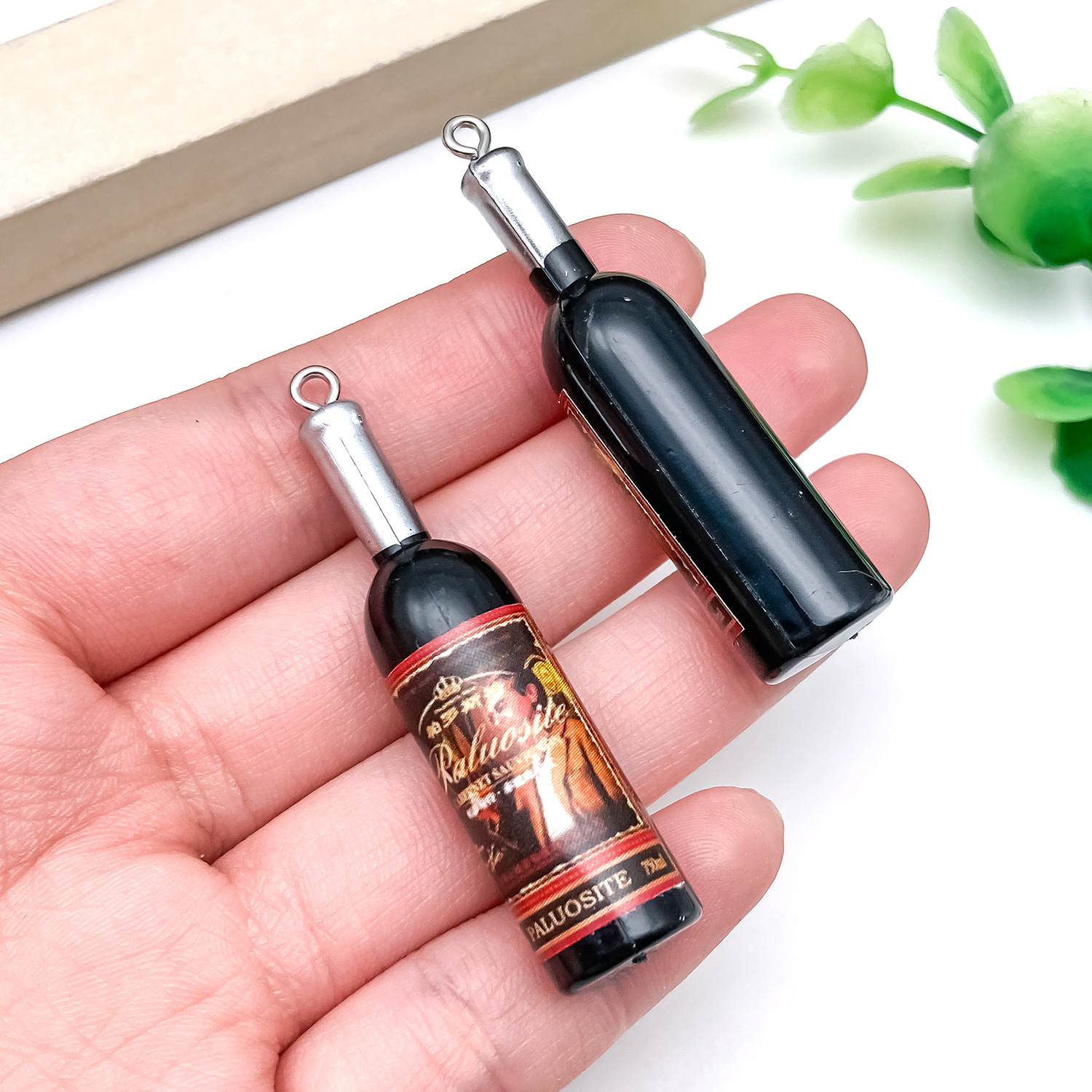 23926-H-黑色树脂红酒瓶葡萄酒51x12x12mm-4