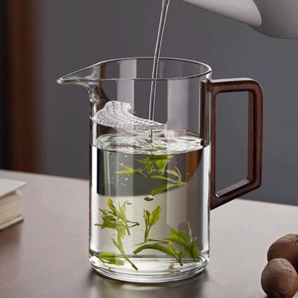 Thickened Glass Fair Cup with Tea Separator, Crescent-Shaped Cup with Filter, Integrated Tea Strainer Glass Cup