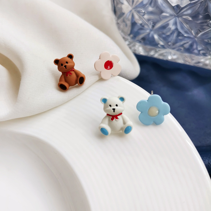 Cartoon fresh earrings