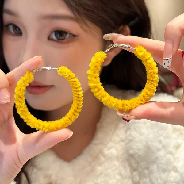 Autumn and Winter Atmosphere Fashionable Multi-Color Woolen Hoop Earrings Women's Retro Exaggerated Ins Style Simple Hot Style Earrings