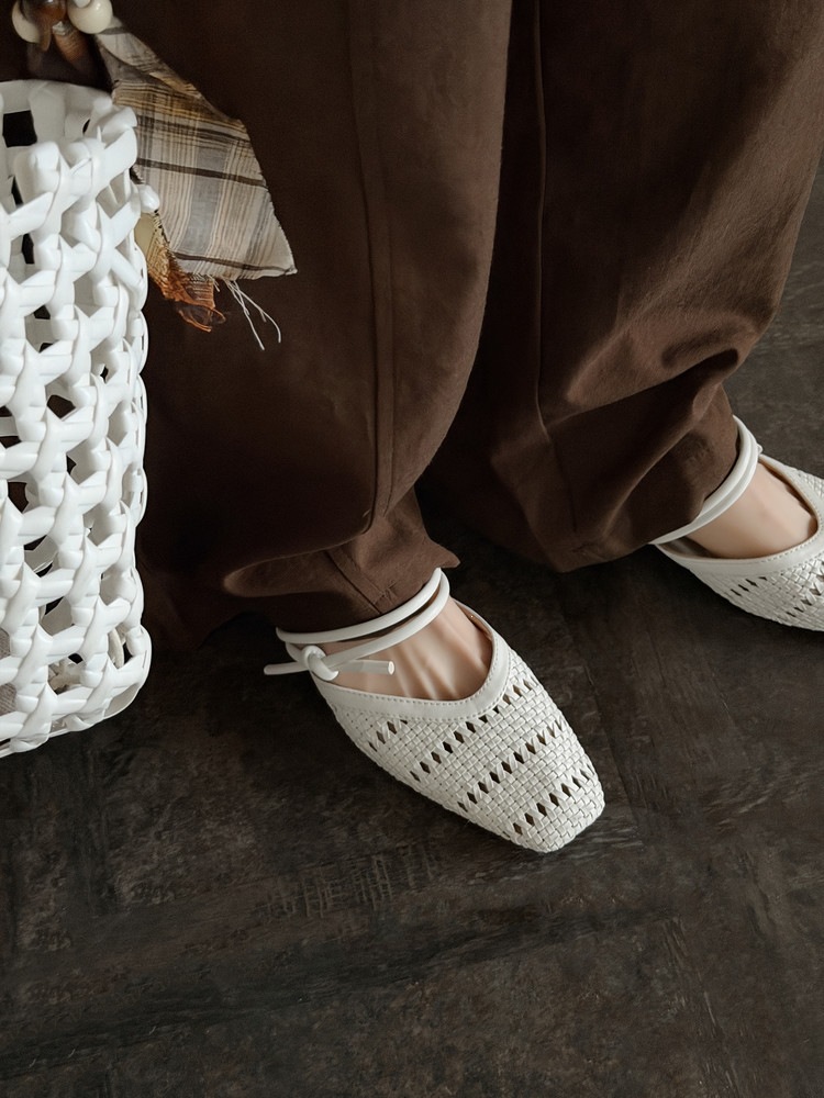 Dép sandal nữ da cừu mũi vuông gót thấp quai chữ V phối màu — màu nâu, Màu cà phê đậm, màu trắng ngà chi tiết 15