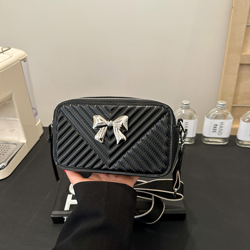 Bolsos transfronterizos para mujer 2024 nuevo bolso de cámara de todo fósforo de moda de alta gama casual simple bolso cuadrado pequeño de mensajero de un solo hombro