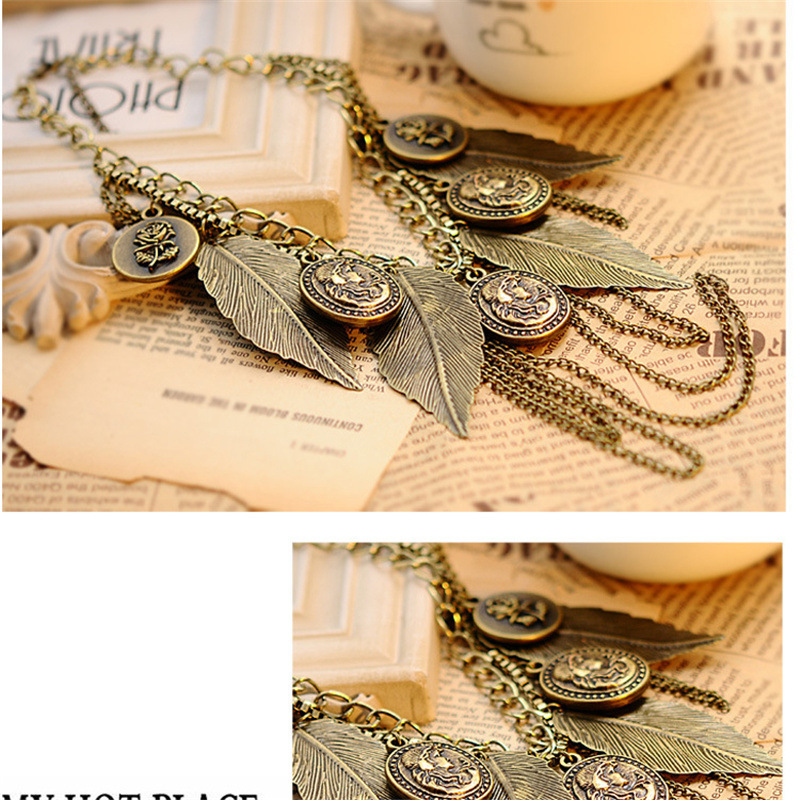 Collier court multicouche en cuivre avec pièce de monnaie extraite de poussière et motif de feuille à pampilles_voghion.com