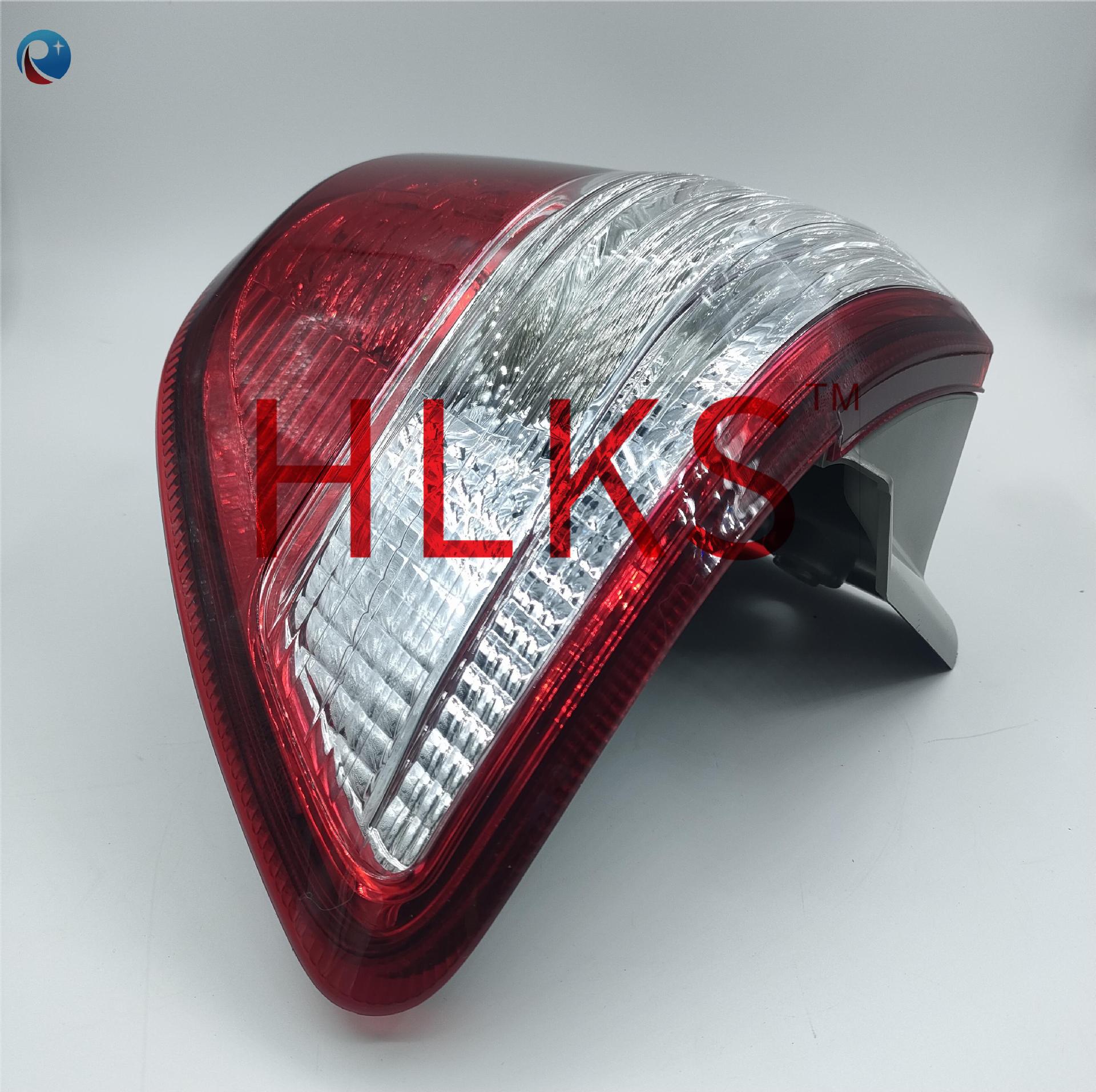 Adecuado para el conjunto de luces de freno Toyota FORTUNER Runner fuera de la luz trasera RHD