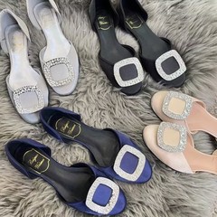 法式浅口单鞋女2025年夏季水钻方扣女鞋包头绸缎中空平底婚鞋闪钻