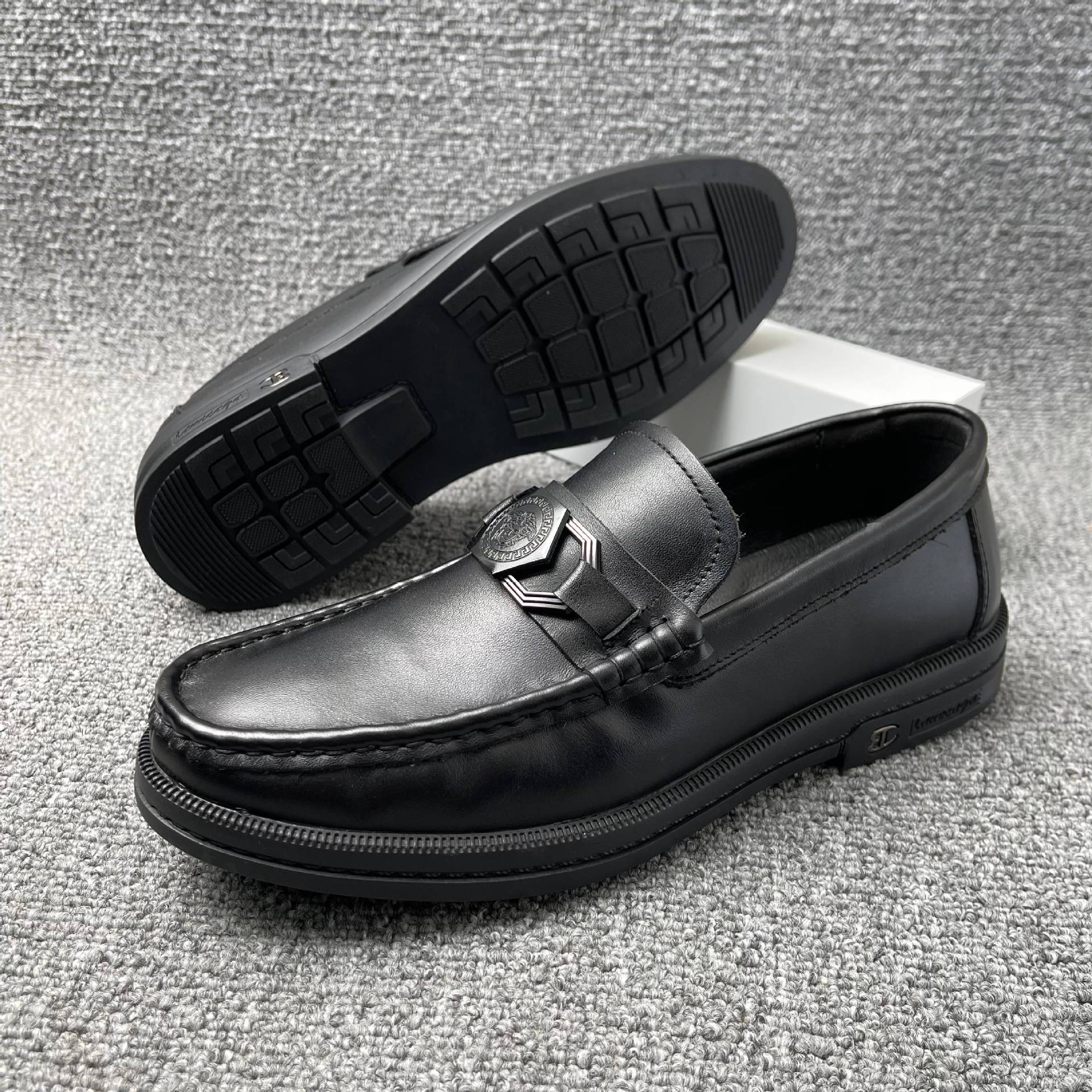 Zapatos de guisantes de hombre de piel de vaca de primera capa, zapatos de cuero casuales de hombre de cuero genuino, zapatos Lofu de mediana edad, zapatos de hombre papá, tratamiento de zapatos