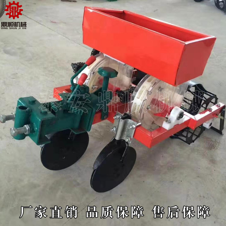 农用2行花生铺膜播种机 可出口手扶拖拉机带打药覆膜 花生精播机