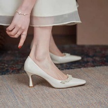 方頭細跟法式淺口高跟鞋2022春季新款時尚珍珠簡約氣質中跟單鞋女
