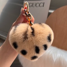 獭兔毛球钥匙扣心形包包挂饰爱心汽车钥匙扣挂件毛绒个性礼物