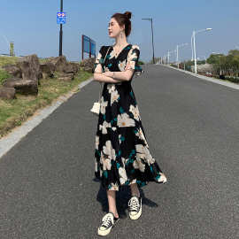 2026夏季新款大码姐妹女装小宽松长裙显瘦喇叭袖度假碎花连衣裙女