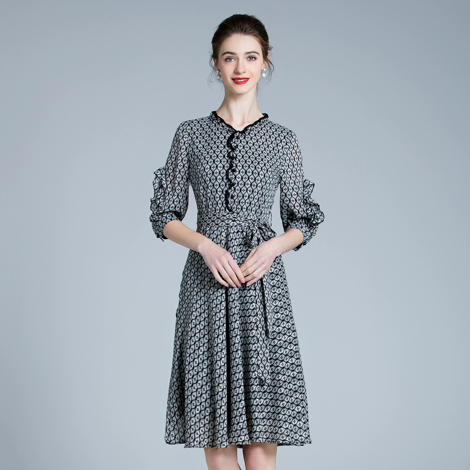 Шэньчжэньское высококачественное тонкое весенне-летнее платье для средних лет, новое повседневное кружевное платье для тещи, цельная доставка