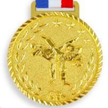 Taekwondo estrella de cinco puntas 305 (oro y plata cobre tres colores) 6,5 cm