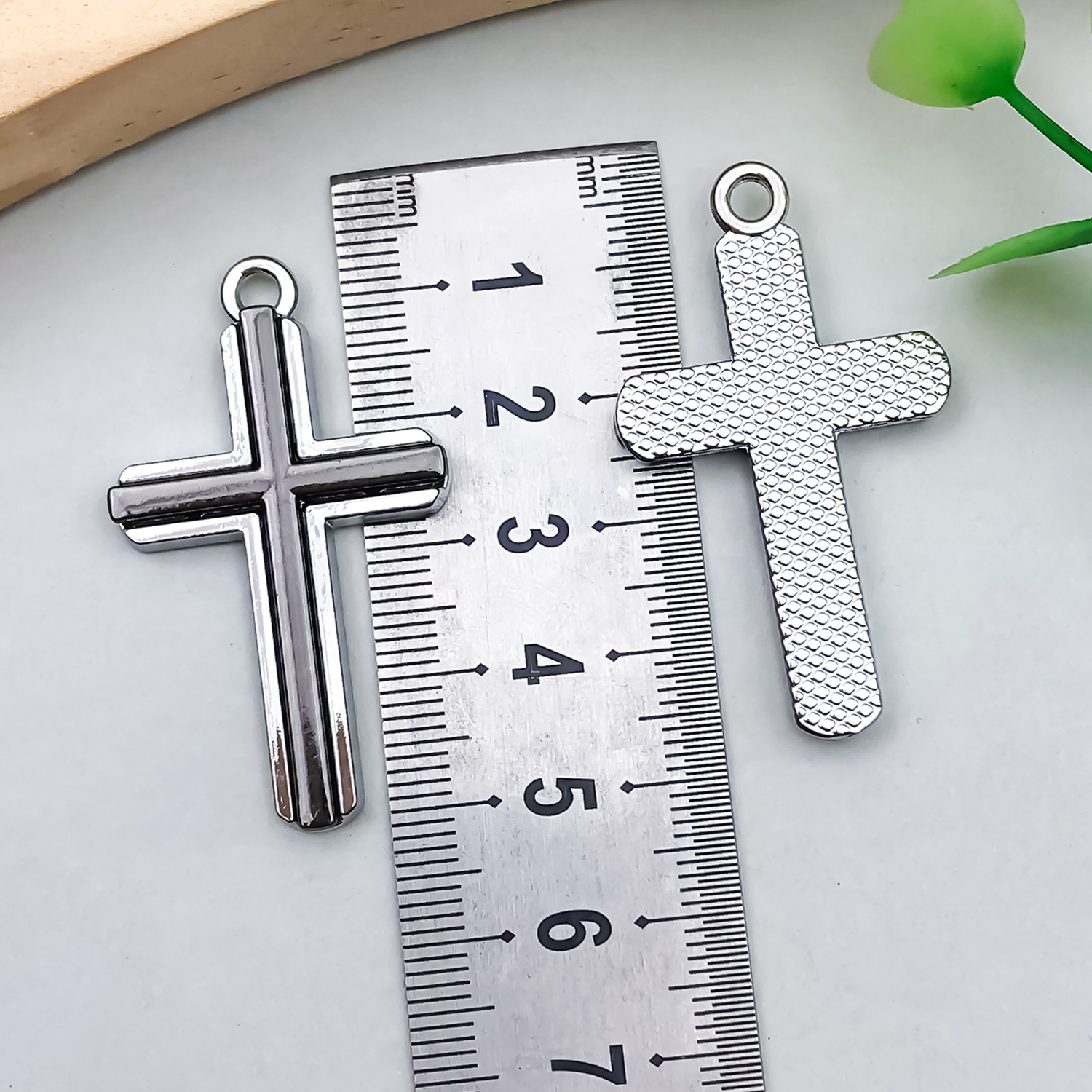 1 black white k punk hip hop cross 44x26mm-8.7g-22364