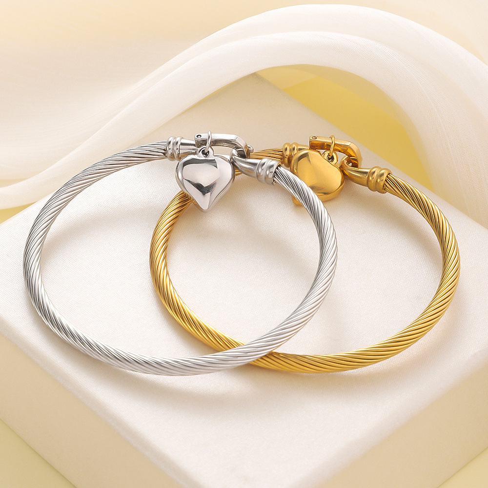 Brazalete de acero inoxidable transfronterizo para niñas de alto nivel no se desvanece elástico abertura brazalete amor gancho herradura de titanio brazalete de acero image 4