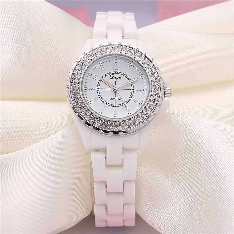 Sommer klassische heiße Art koreanische Marke Damen Quarzuhr weiße Keramik Damenuhr wasserdicht Student Mode Uhr_voghion.com