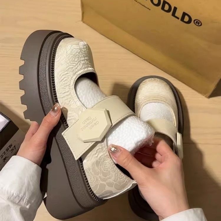 Zapatos de cuero bordados de impresión china de fondo grueso para mujeres 2024 verano nuevos zapatos de estilo británico retrógrado mary-zhen