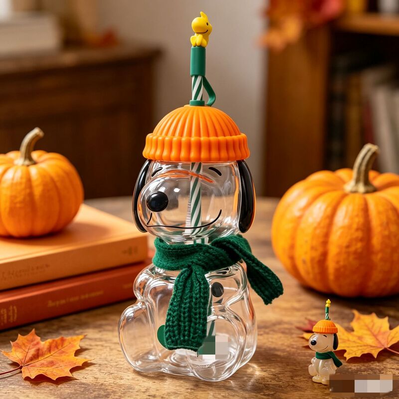 A cartoon Snoopy-shaped glass straw cup, 3D Snoopy figurine water cup, wholesale for foreign trade, custom logo available