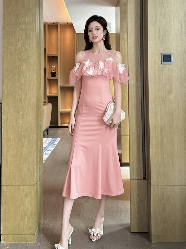 2025 新しい夏の女性の甘い気質ワンラインカラーフリルオフショルダー包臀フィッシュテールドレス 51271|undefined