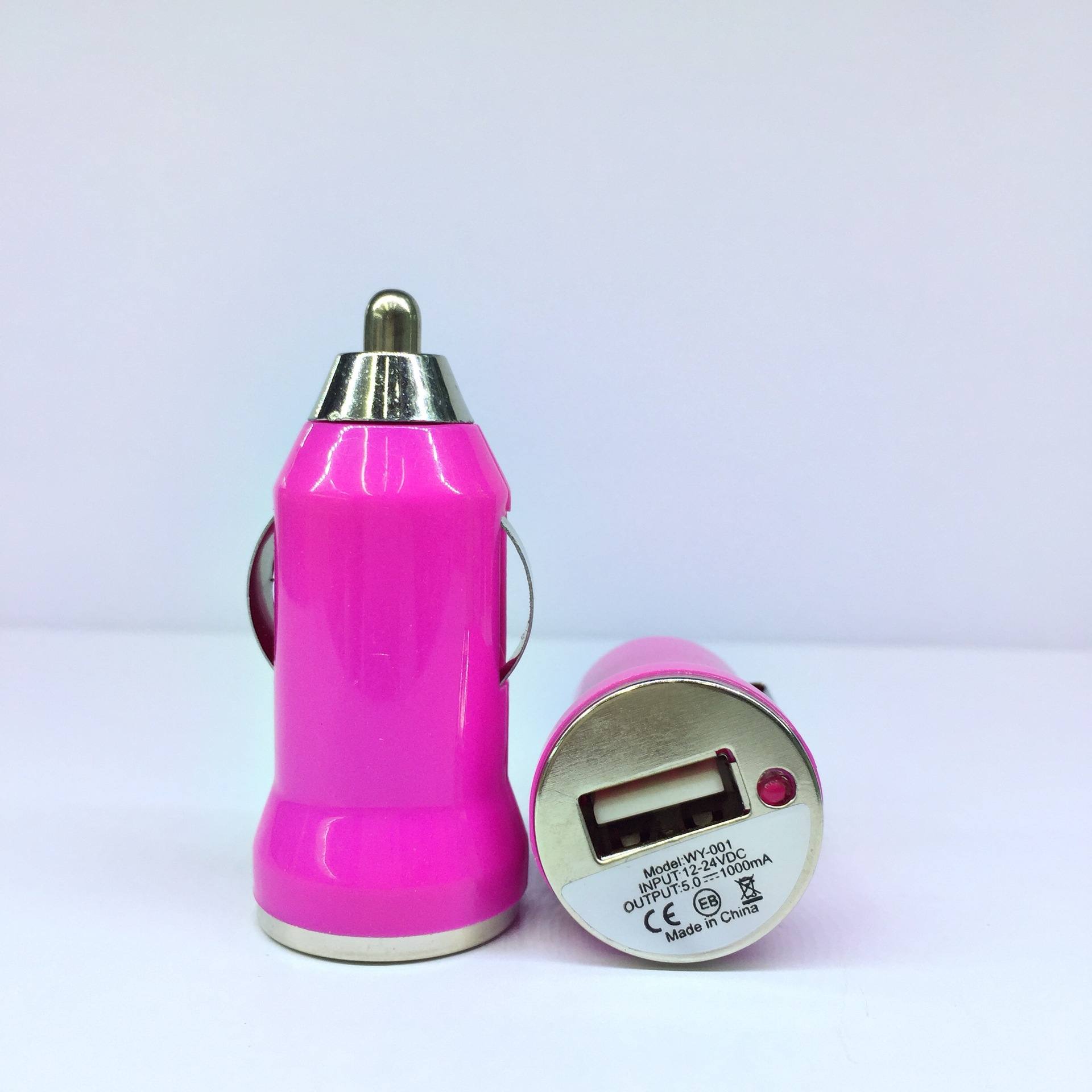 大多数汽车万能充电器是将车载12V直流电源转换到5V以下,以适应手机、MP3等小电器的充电。并不是将12V电源提高到更高。