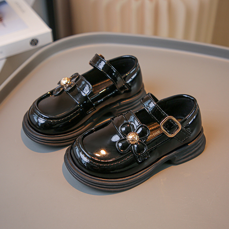 Niñas zapatos de cuero de estilo británico 2026 otoño nuevos zapatos de lefour suaves para niños zapatos de princesa de flores para niñas image 4