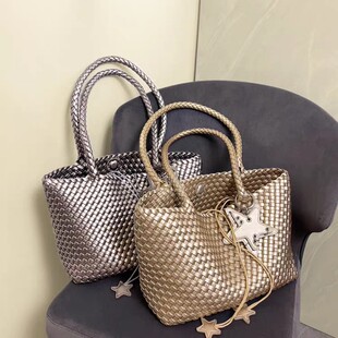 �����㙉ɫ���������ęM��������p��ͨ�ڽ�ɫ���ذ�