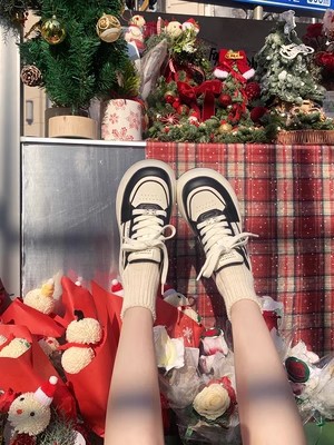 Versión de cuero de vaca de alto nivel ~ Grape Madre Reducción de edad Redonda de lazos de suela gruesa zapatos casuales blancos zapatos de skate de mujer