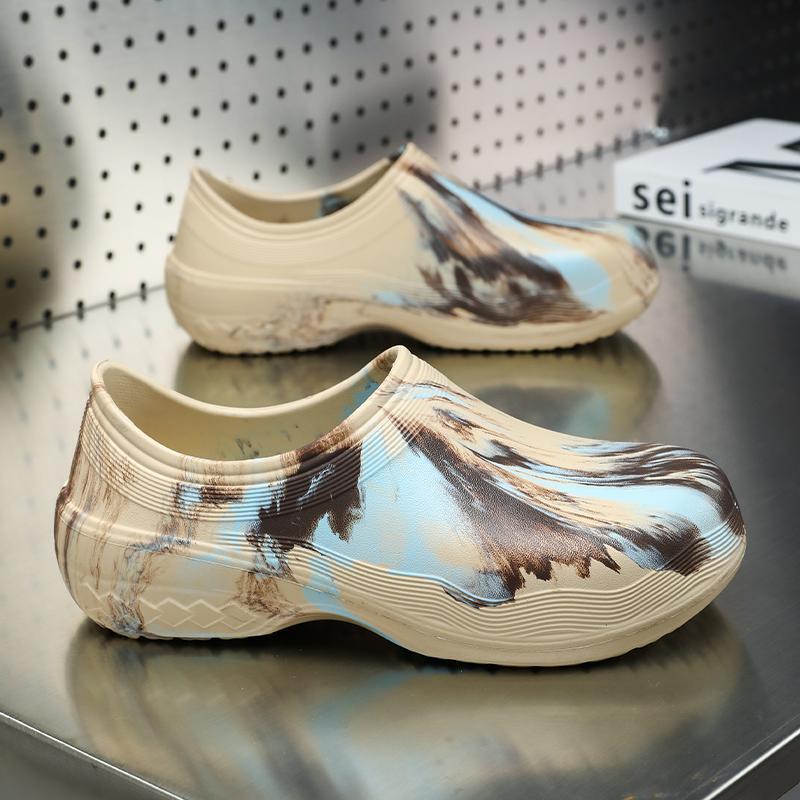 2026 New Trendy Slip-On Chef Shoes Camouflage Outdoor Men's Shoes Fashionable Breathable Clogs Thick-Soled Sandals