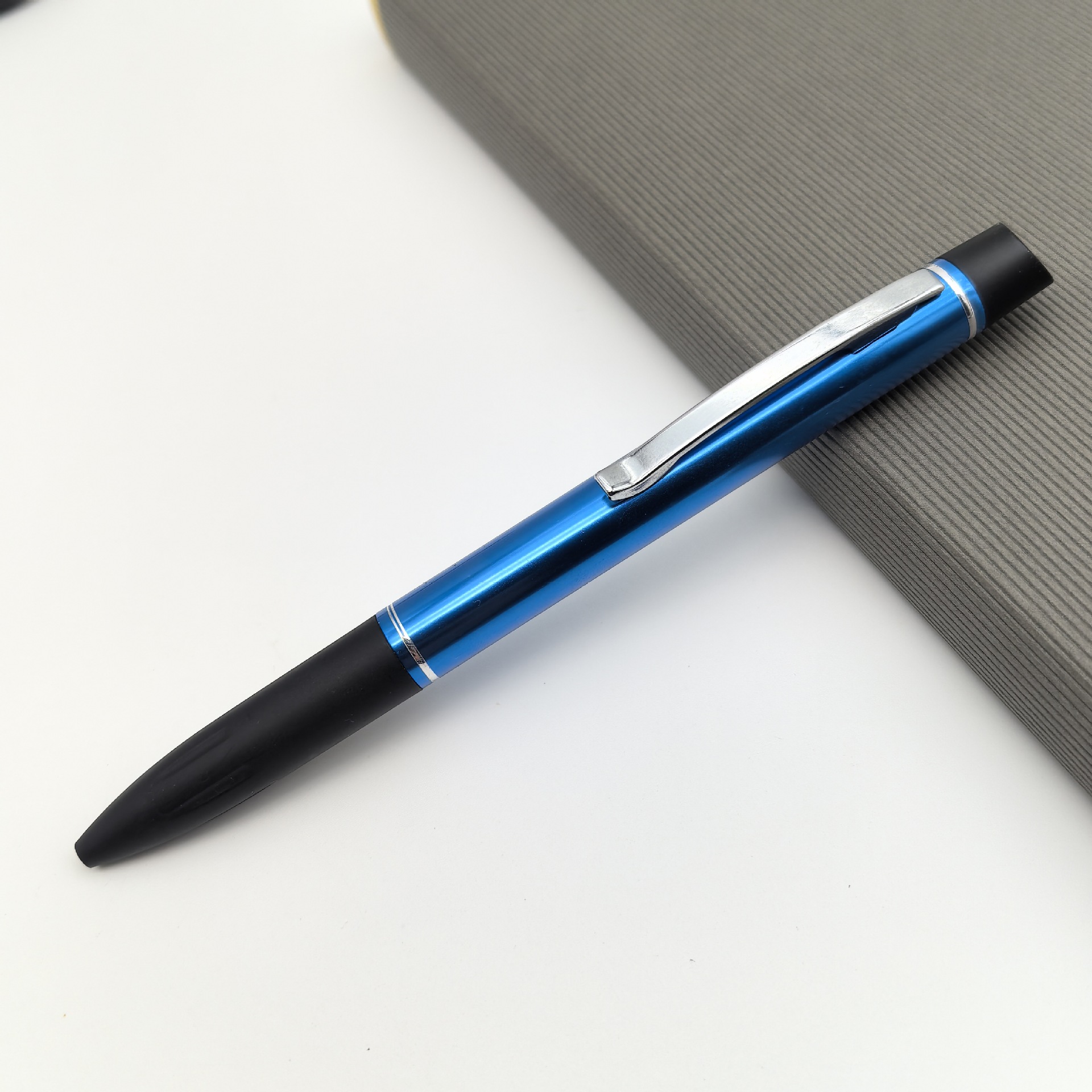 Nuevo mango de bolígrafo de metal de aluminio con bolígrafo de papel de regalo de publicidad con bolígrafo combinado se puede imprimir