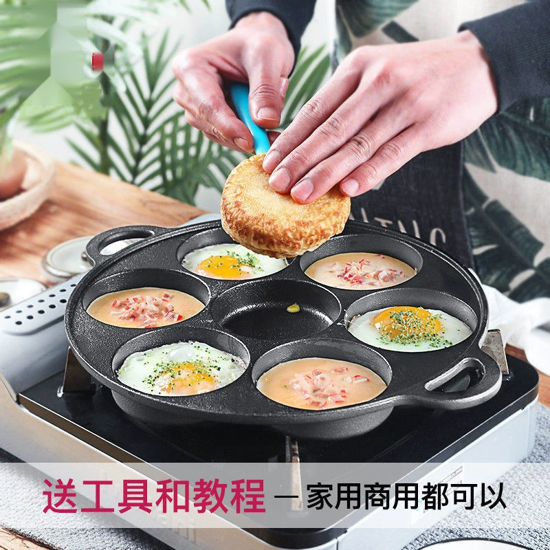 Котлета мясная с яйцом в кастрюле стенда, использование яйца-бургера, лоток как торговая точка приготовления, углубление