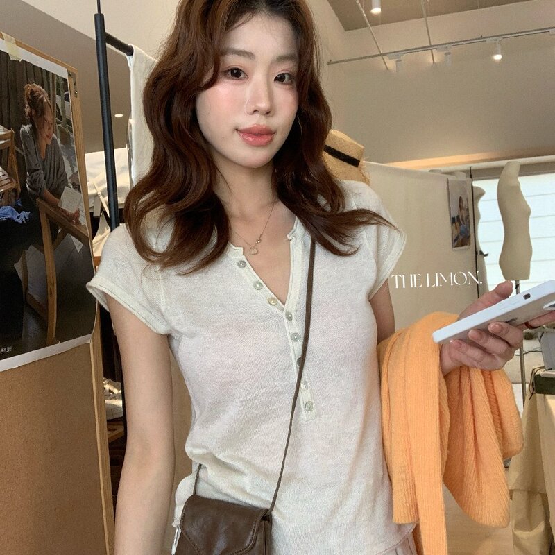 The Lemon Lemon Green Tea 2026 Summer Versatile Minimalist Style Short-Sleeve Knitted Shirt Women's Slim Fit Button-Up Top The Lemon Lemon Green Tea 2026 Summer Versatile Minimalist Style Short-Sleeve Knitted Shirt Women's Slim Fit Button-Up Top