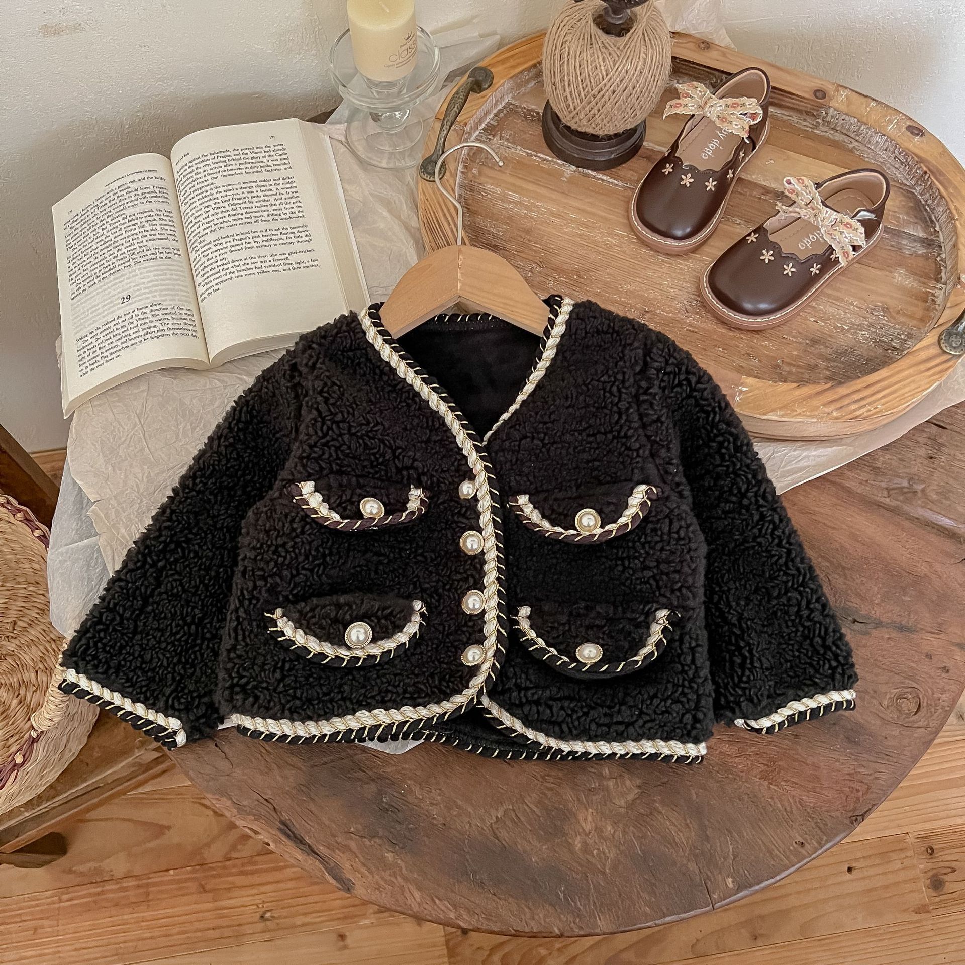 Capa de invierno redonda de la estrella de los niños Ropa de la muchacha caliente del estilo occidental nuevos niños bebé Otoño e Invierno de moda forro polar superior engrosada