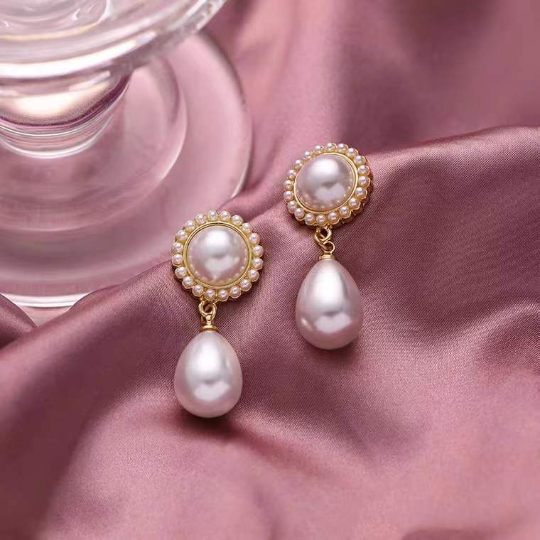 Retro earrings drop-shaped pearl