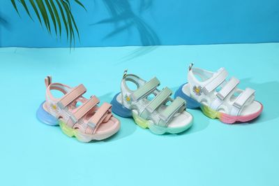 比比我品牌直供2021夏季沙灘鞋女中大童糖果色魔術貼涼鞋壹件代發