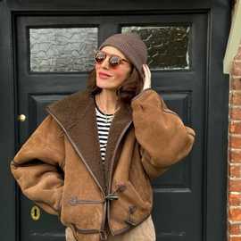 8321美式复古皮边连帽设计牛角扣大衣女麂皮绒羊羔毛加厚外套