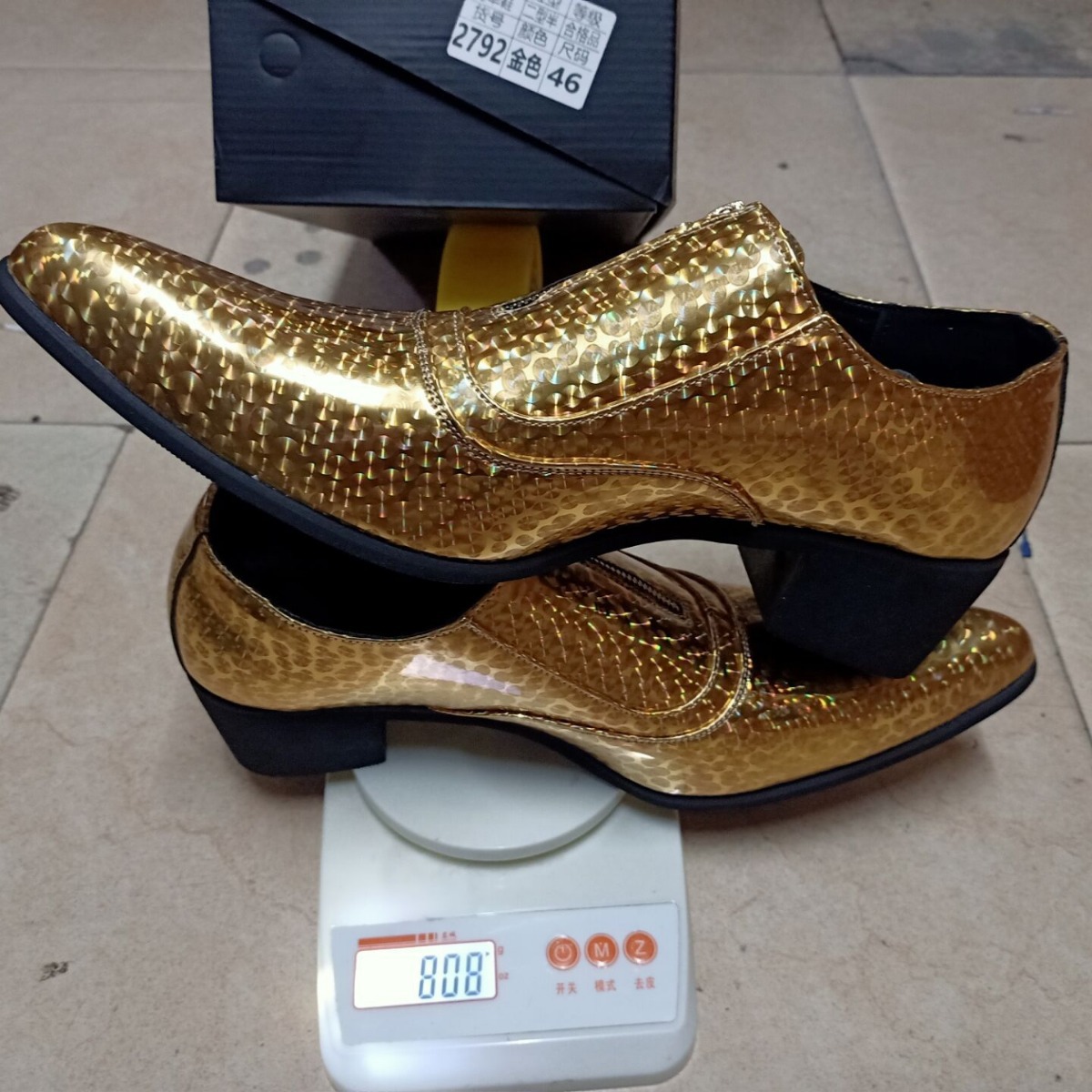 zapatos de hombre comercio exterior transfronterizo nuevos zapatos de cuero casuales tendencia de moda zapatos de cuero elevados tendencia brillante zapatos de cuero punta al por mayor