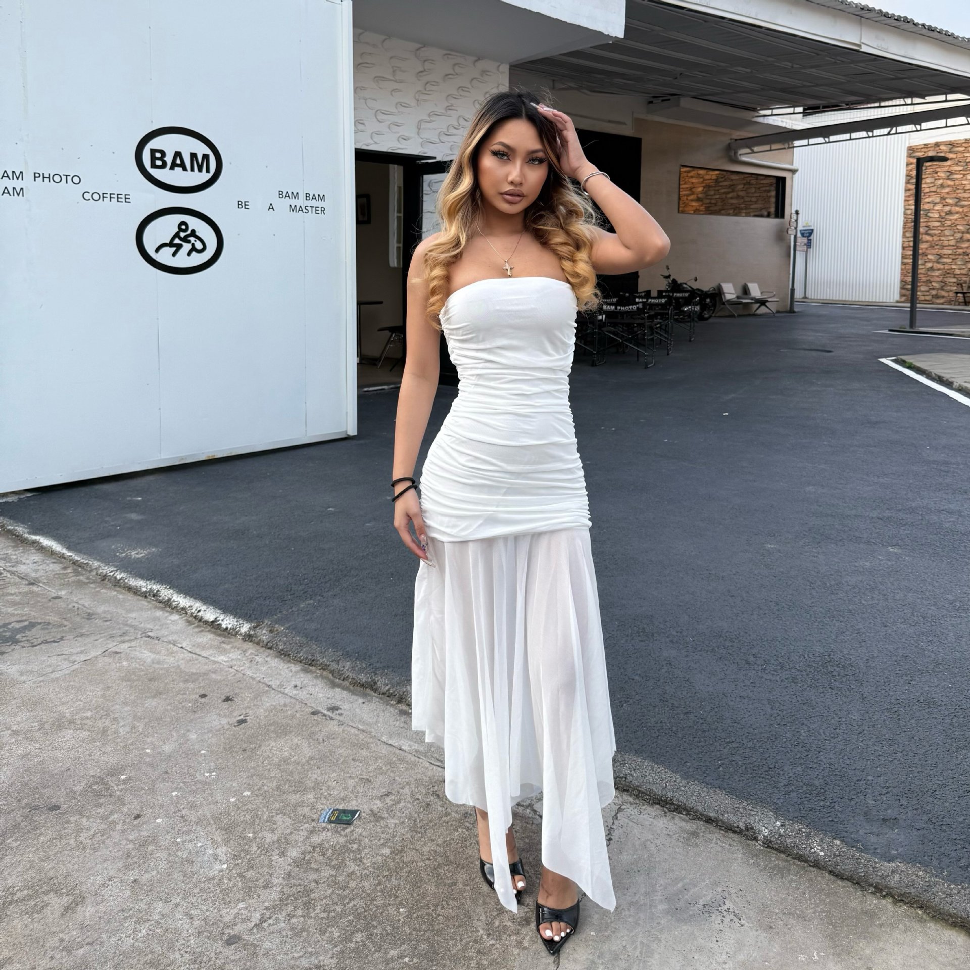 国境を越えたアマゾン欧米の女装2025夏の新商品の純色セクシーな胸の袖なしのネット糸がワンピースをつなぎ合わせた