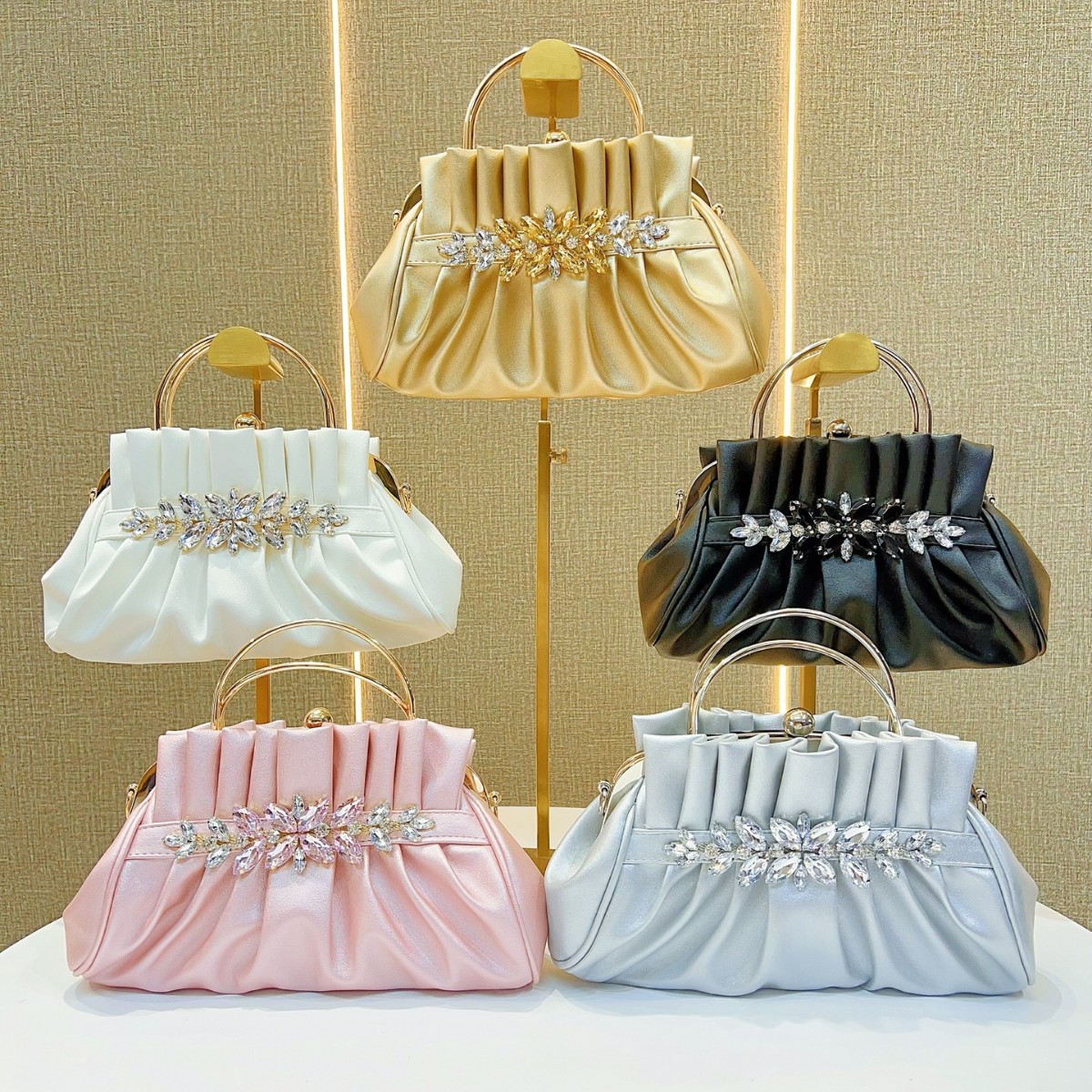 Retro Diamond-studded Pleated Women's Clutch Shoulder Bag_voghion.com
