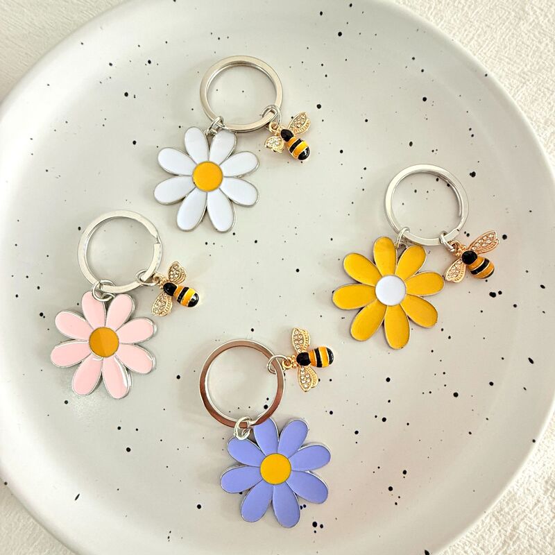 Cross-Border Bee Personalized Daisy Keychain Pendant Large Flower Key Ring Bag Car Key Pendant