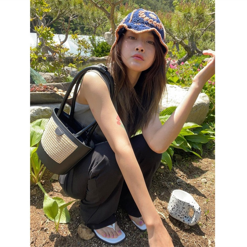Straw handheld underarm bag for side table one shoulder