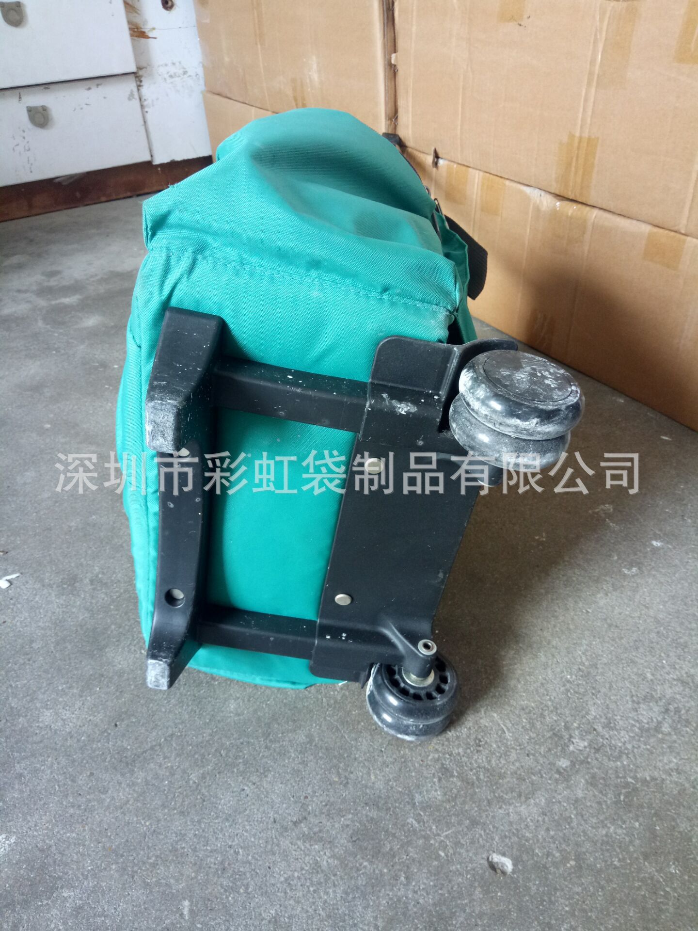 ����������Ӧ�������˹��ﳵ�������������Я����������˳�