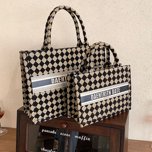 Fashionable retro contrasting diamond handheld tote bag new shoulder armpit bag women's popular large-capacity commuter bag