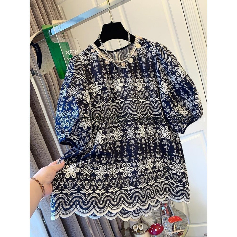 ユニークで超見栄えの良いファッショナブルなフレンチパフスリーブ刺繍レース半袖シャツルーズトップ女性用2025夏の新しいスタイル|undefined