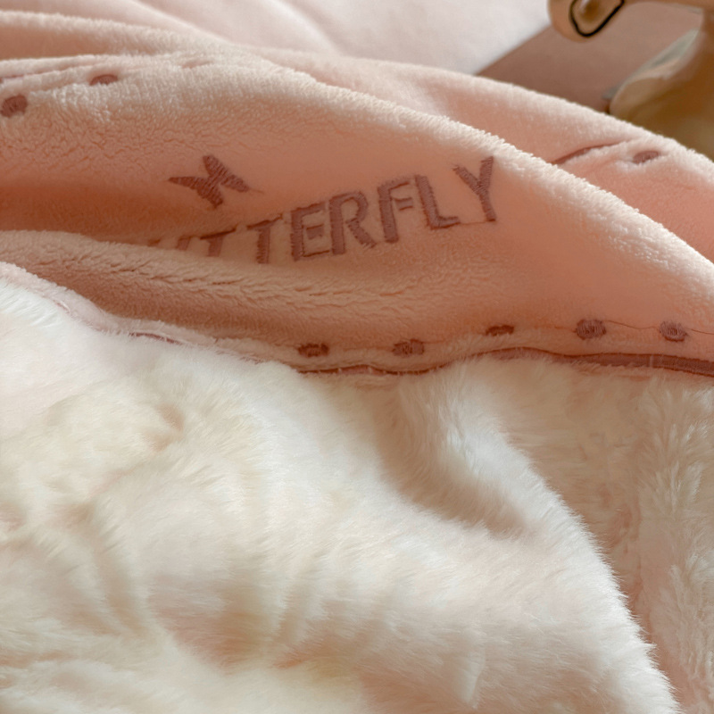 軽くて豪華なウサギのぬいぐるみのベッドの上の4つのセットの冬の保温の牛乳の絨毛のシーツの布団の両面のフランジサンゴの絨毛のベッドの用品