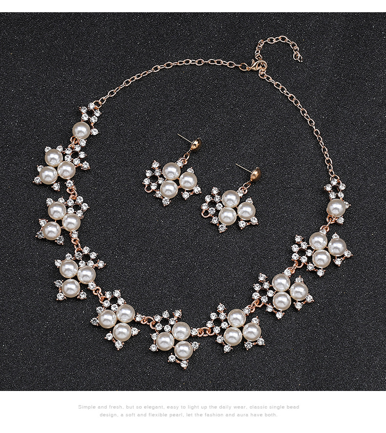 Set di orecchini con collana di perle alla moda, eleganti e suggestivi, accessori per abiti da sposa in lega elettroplaccata da donna_voghion.com