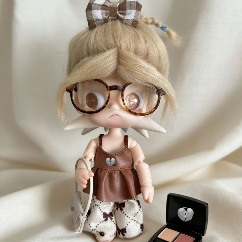 Action Figure Zsiga Doll Clothes 1/8 New Style Chanel-Style Outfit for Gazi Sister, Gazi Sister Wearing Wig Action Figure Zsiga Doll Clothes 1/8 New Style Chanel-Style Outfit for Gazi Sister, Gazi Sister Wearing Wig
