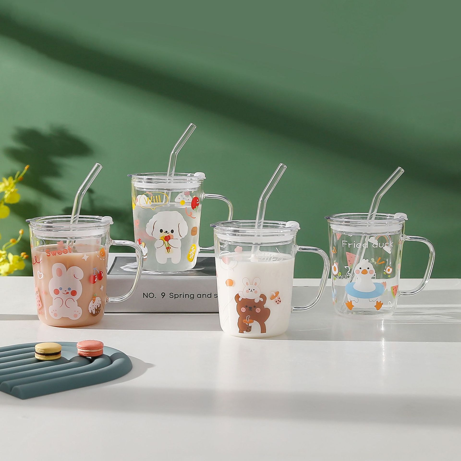 Taza de vidrio minimalista moderna pajita de dibujos animados con tapa para el hogar taza de agua de vidrio de leche impresa taza de regalo LOGO al por mayor