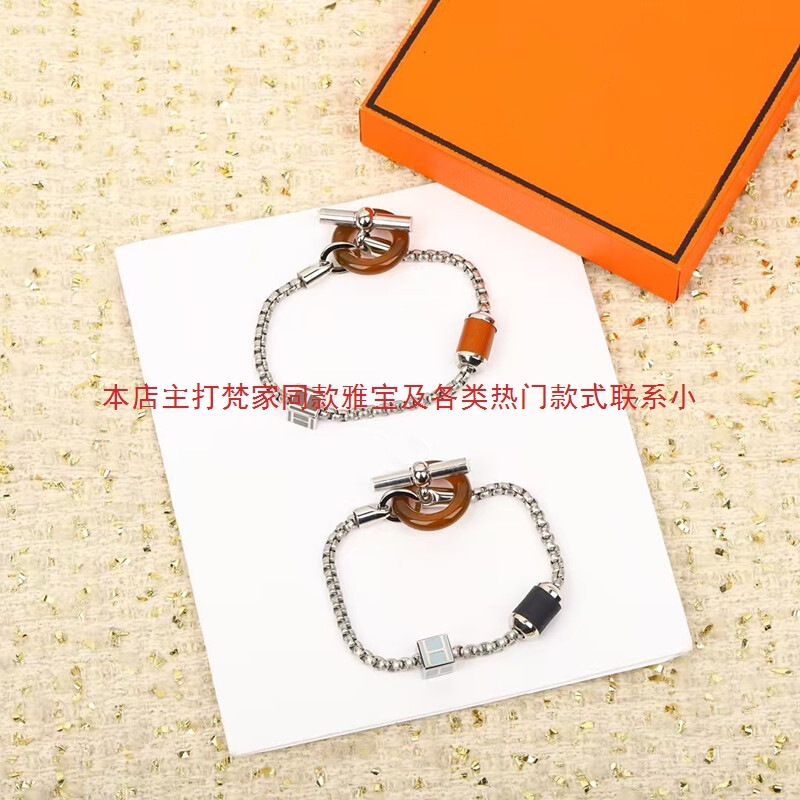 Cross-Border European and American H Brand New Pig Nose Bracelet, Personalized Trendy H Letter Enamel Fortune Beads, Couple's Internet Celebrity Style Hand Jewelry Cross-Border European and American H Brand New Pig Nose Bracelet, Personalized Trendy H Letter Enamel Fortune Beads, Couple's Internet Celebrity Style Hand Jewelry